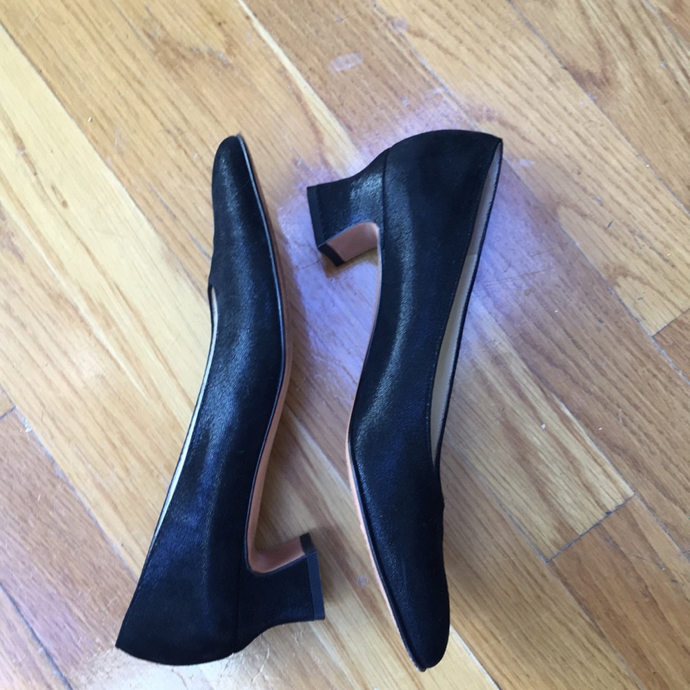 Vintage size 7 AAA Ferragamo leather pumps.